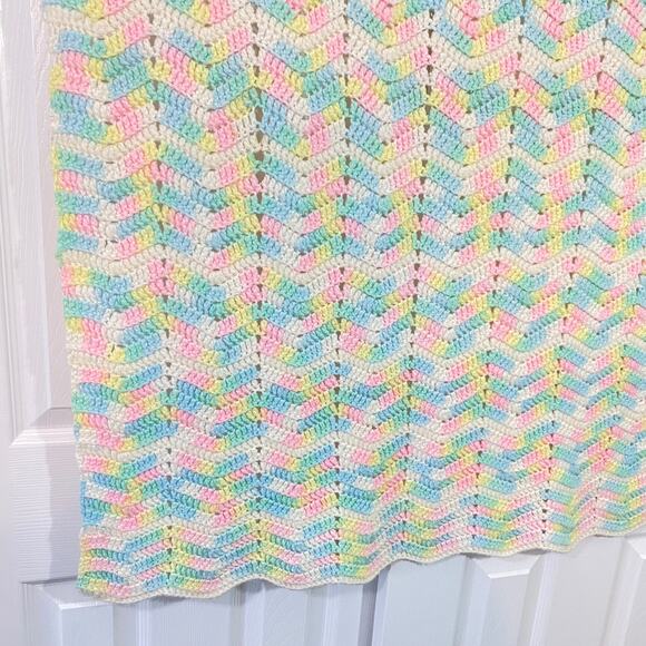 Pastel Multicolor Hand Knit Chevron Afghan Knit Baby Blanket Decor 31 x 46 - Picture 4 of 6